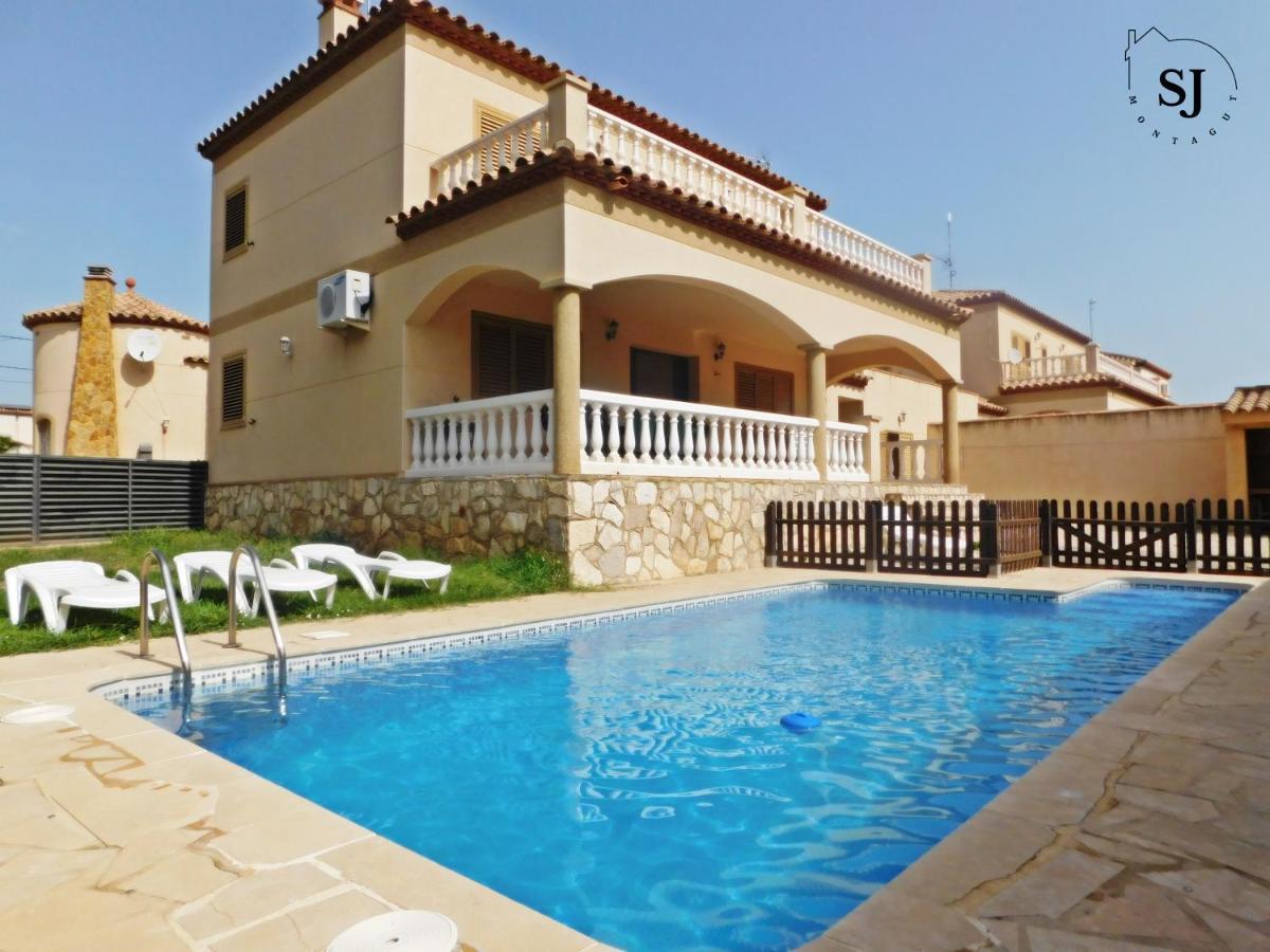 Con Piscina Ferienhaus